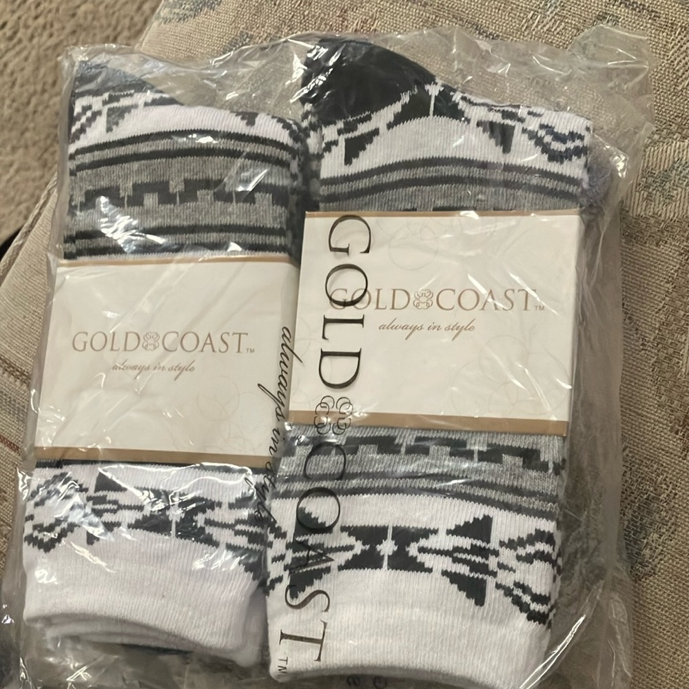 FINAL MARKDOWN 4 brand new pairs of ladies Gold Coast socks